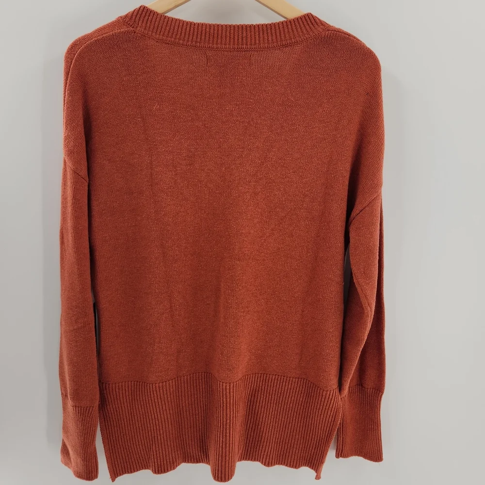 Tahari neck burnt